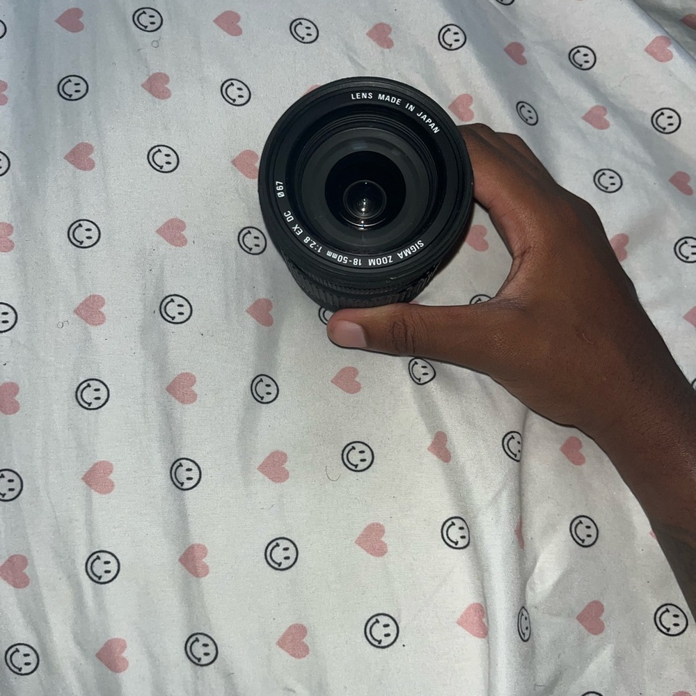 Canon 60D with sigma lens zoom 18-50mm 1:2.8 EX DC